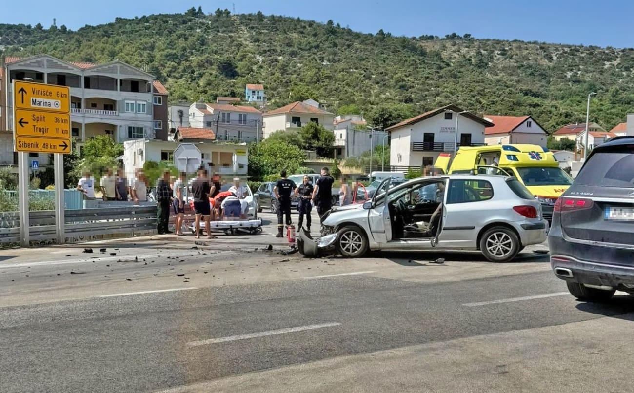 Prometna nesreća u Marini: Dvije osobe ozlijeđene i prevezene u splitsku bolnicu