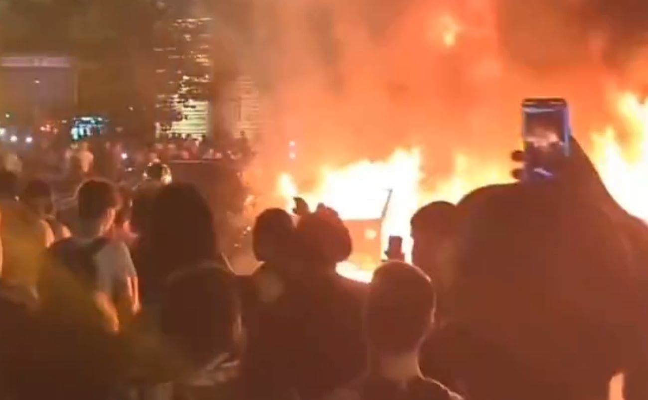 VIDEO Pariz "gorio" nakon velike pobjede: Dvoje mrtvih, više od 500 uhićenih zbog nereda