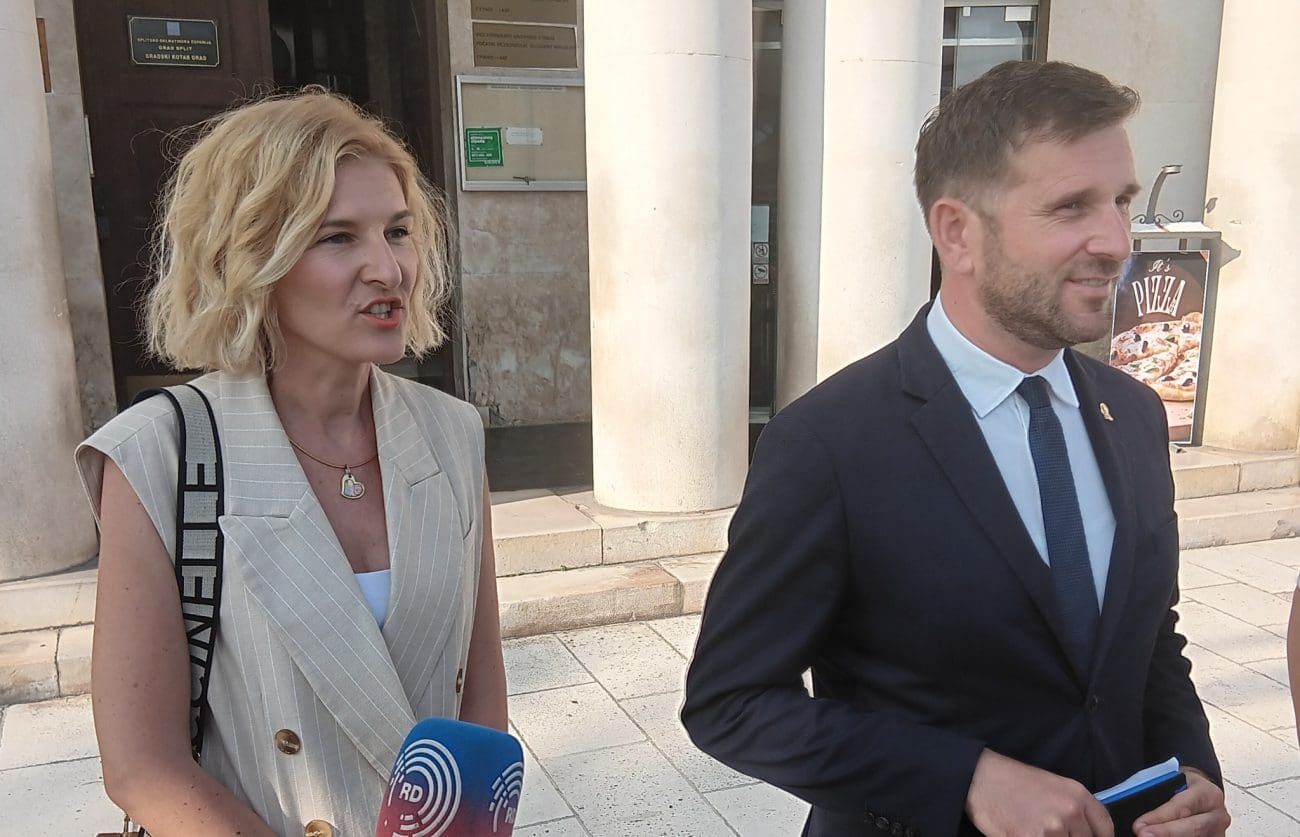 FOTOGALERIJA Šuta i zamjenici imali sastanak u GK Grad: "Stanica za pretovar otpada definitivno se premješta s područja Đardina"