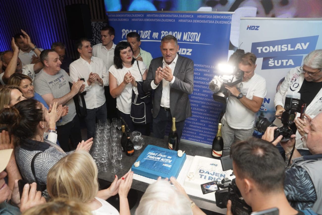 Ovako izgleda slavljenička torta u Šutinom stožeru! ‘Dajen ti rič’ na vrhu slavlja