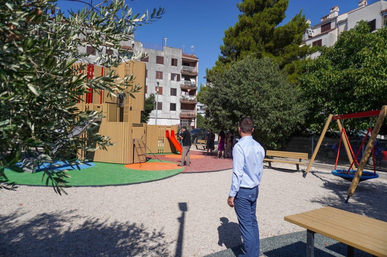 Gradonačelnik Trogira usred zvizdana odradio 'hodajući kolegij'. Trogir uskoro u novom 'ruhu'