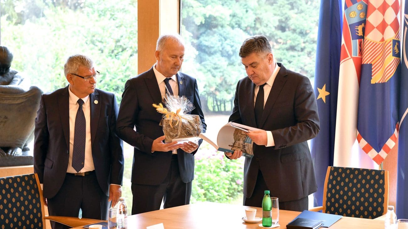 Predsjednik Milanović primio izaslanstvo Viteškog alkarskog društva i prihvatio pokroviteljstvo nad 310. Sinjskom alkom