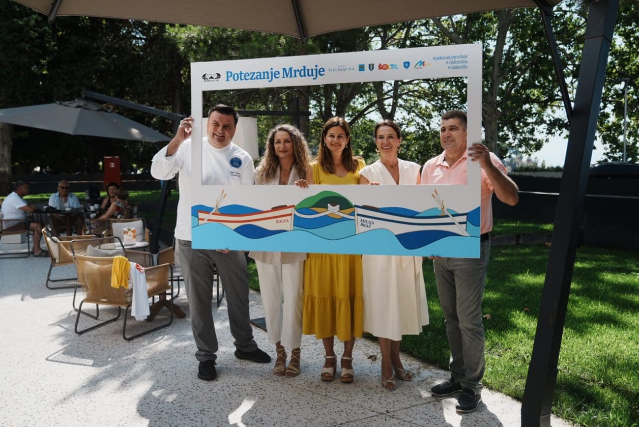 Spektakl na Mrduji: Ove godine i dječje potezanje otočića, fešte i koncerti