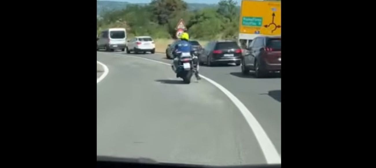 OVAJ POLICAJAC JE HEROJ DANA Partnerica vozila ozlijeđenog turista na Hitnu i zapela u gužvi, pogledajte što je policajac napravio