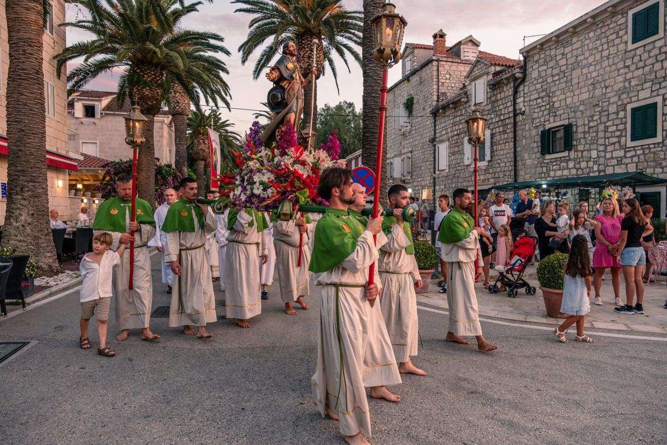 Blagdan Sv. Roka u Sutivanu – više tisuća ljudi na fešti zaštitnika mjesta