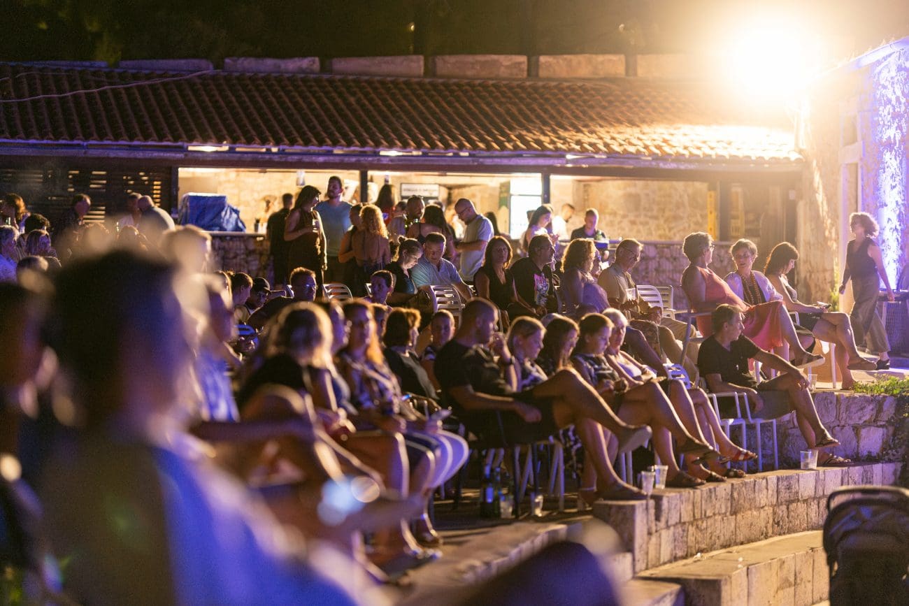 Hvar Summer Festival: Darko Rundek i Ekipa na Ljetnoj pozornici Veneranda