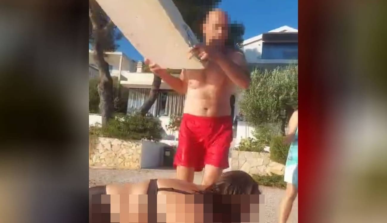 Nevjerojatne scene s plaže dalmatinskog otoka, poznati direktor prijetio ženama da će im baciti mobitel u more. "Tjerao nas je s plaže, i govorio da je to njegovo"