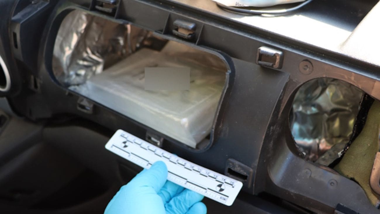 Vozač zaustavljen na autocesti, umjesto zračnog jastuka imao kokain