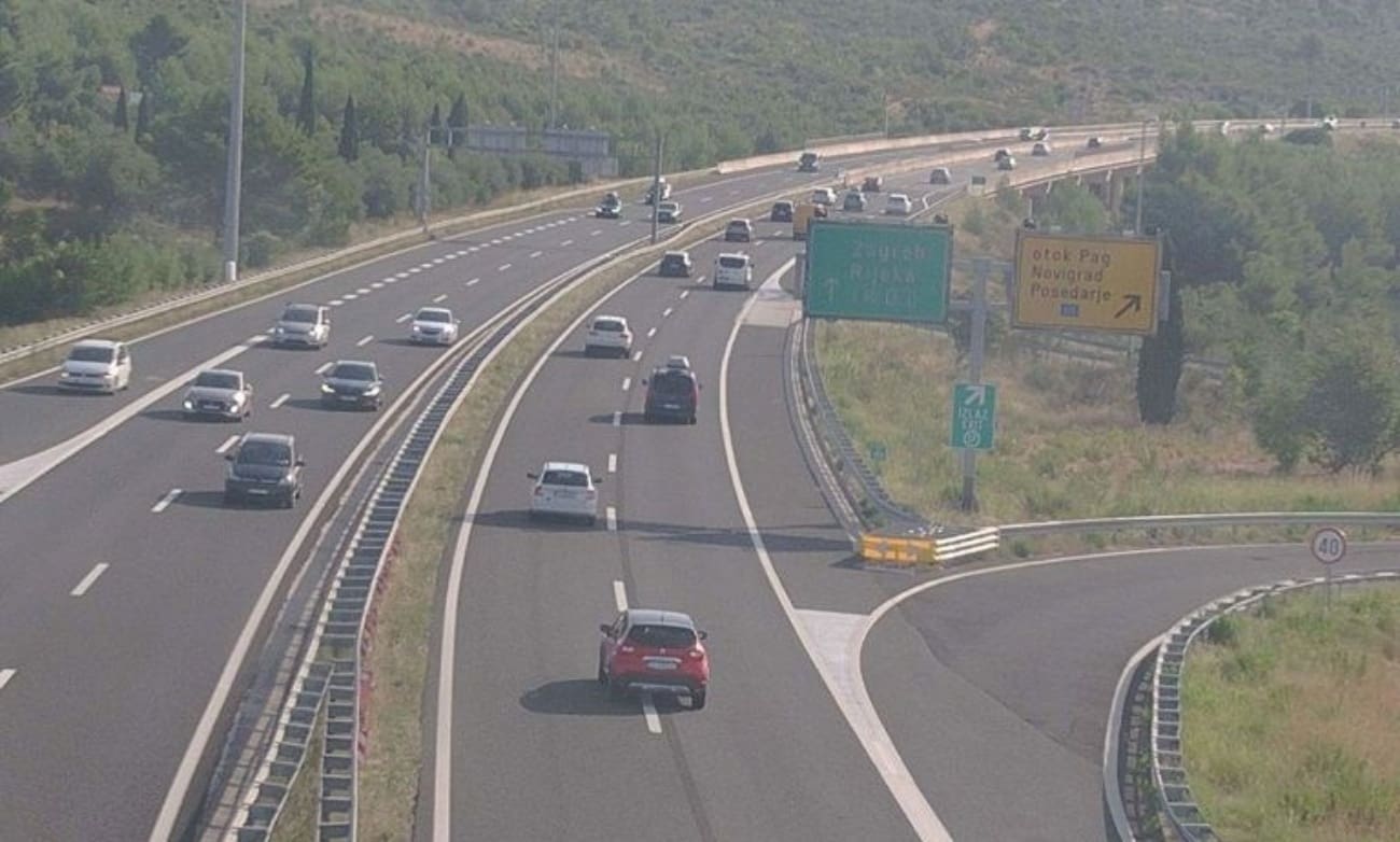Gužve prema moru, stvaraju se ogromne gužve na autocesti