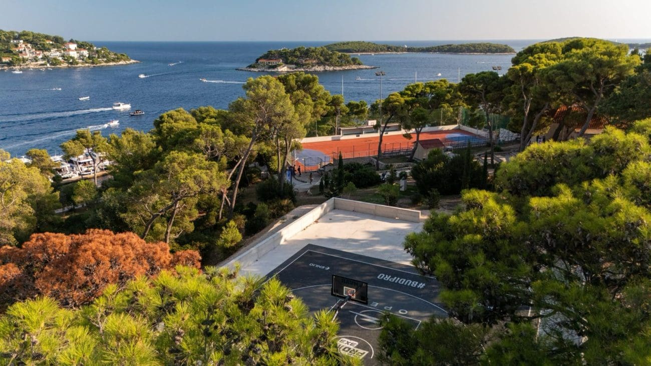 Hvar dobio novo igralište za 3×3 košarku u “Šumici”: Mali teren, veliki snovi