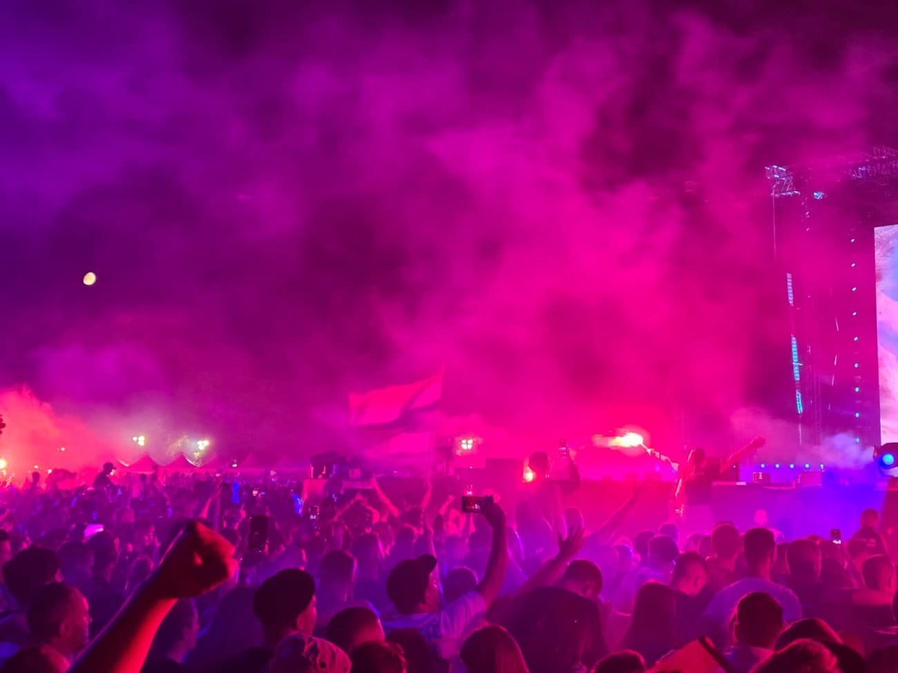 marko perkovic thompson koncert nn naslovnica 1