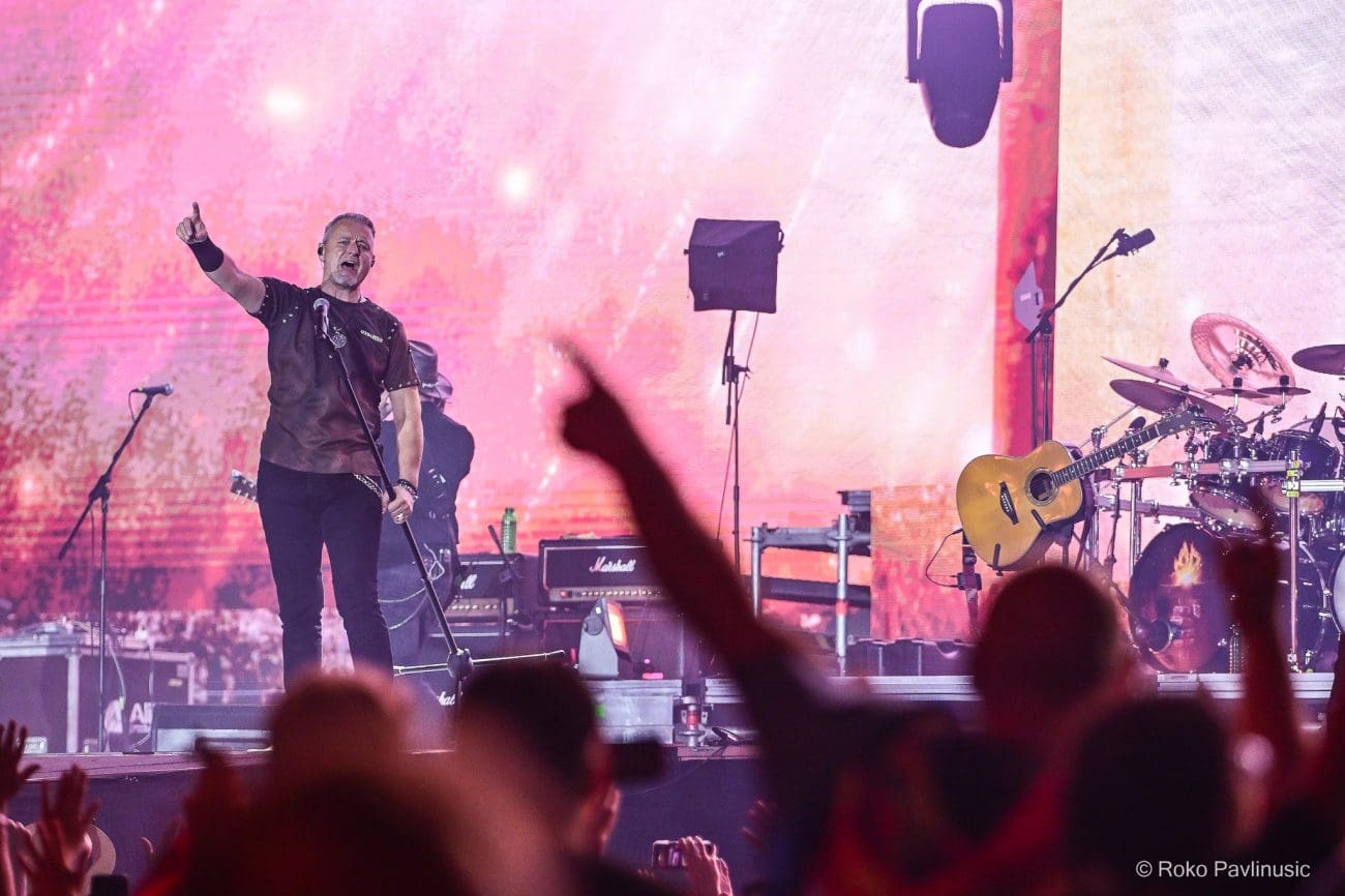 NE ODUSTAJE Thompson i u Osijeku izveo Čavoglave uz povik 'Za dom'. Publika odgovorila 'Spremni'