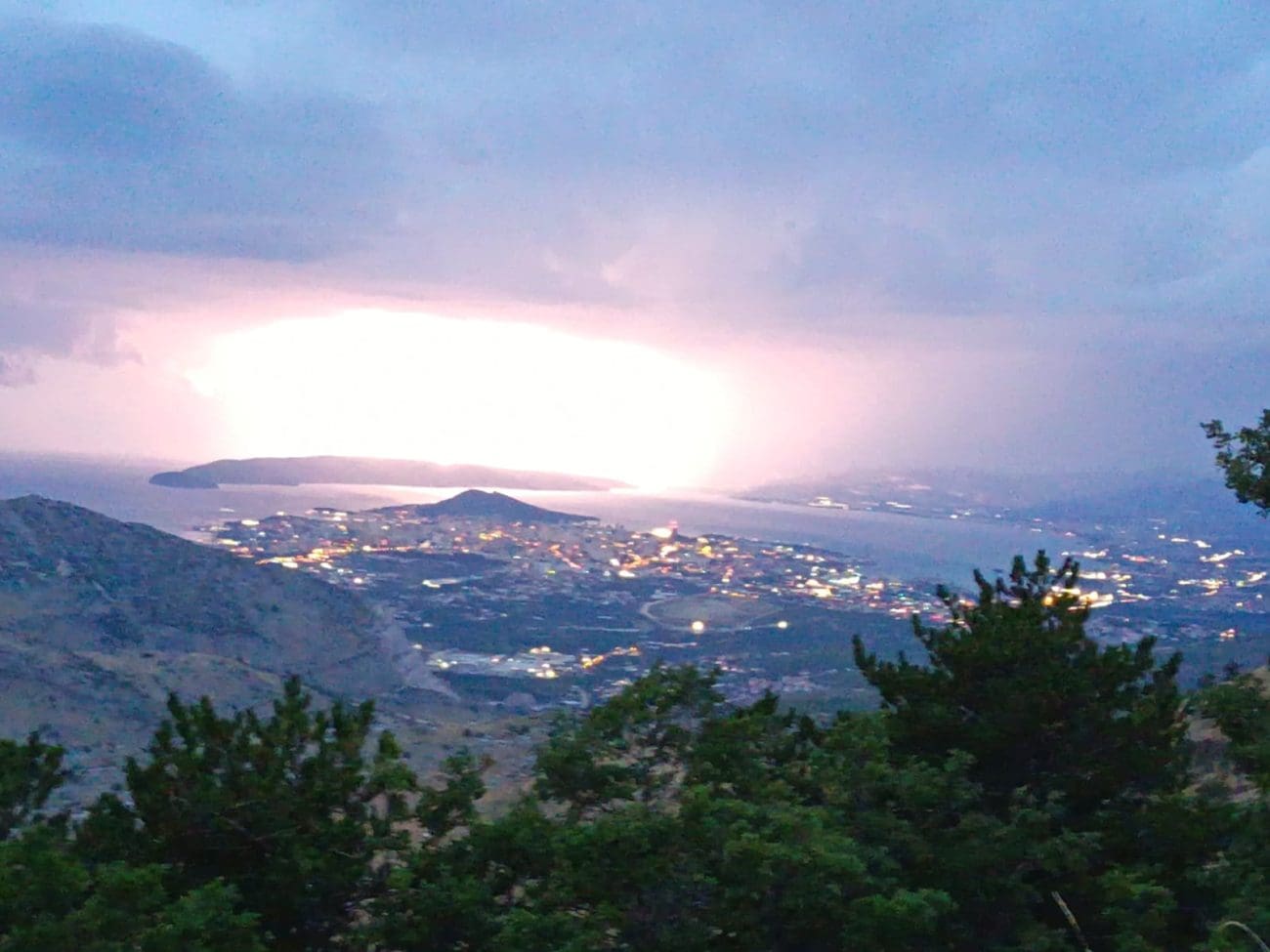 Nevrijeme svom silinom udarilo na Split i srednju Dalmaciju, ponegdje je već pao mjesečni oborinski prosjek