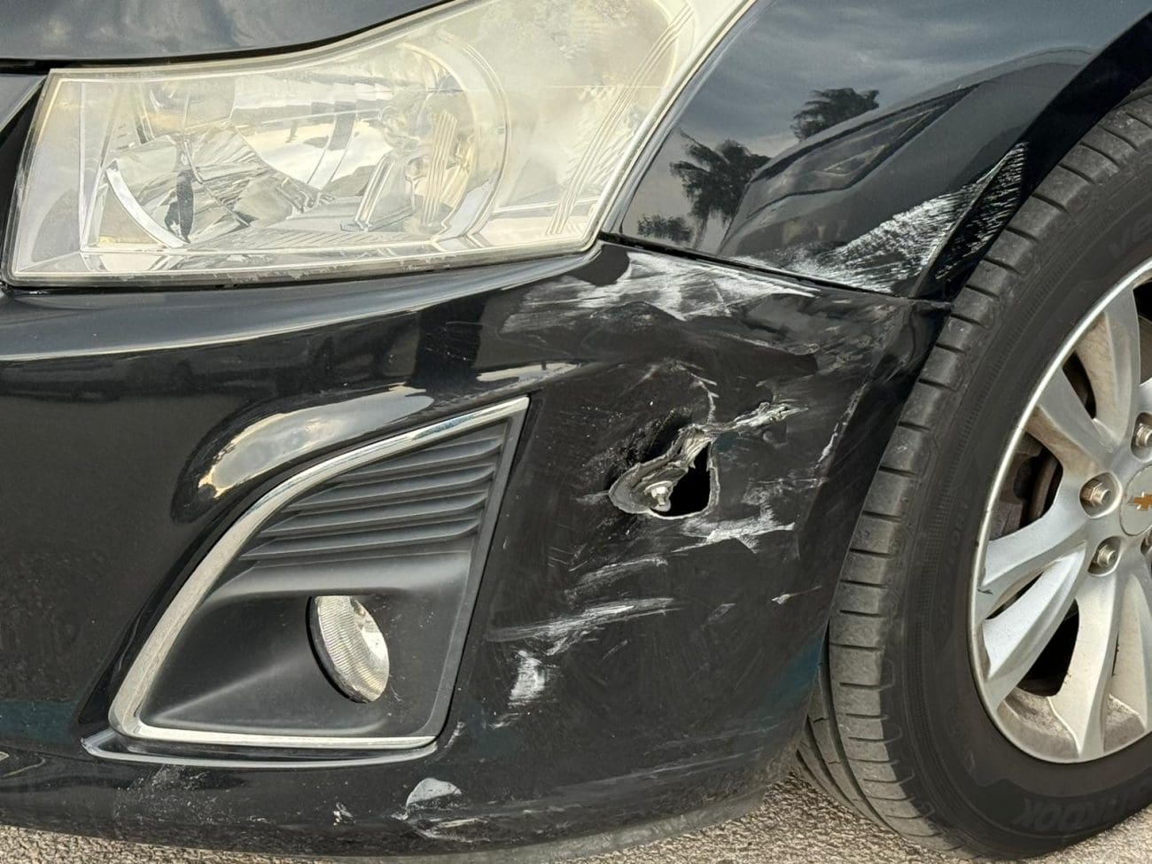 Razbijen automobil na parkiralištu u Kaštel Starom: Čitateljica traži pomoć svjedoka