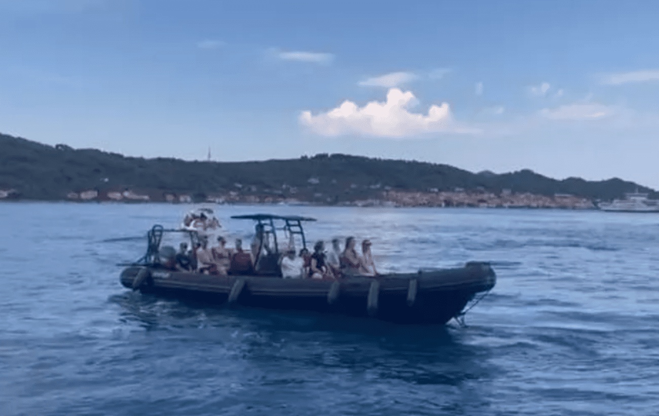 Otočani otjerali turiste: "Nas tu živi 50, a njih dođe po tisuću dnevno. Ulaze nam u kuće i traže zahod"