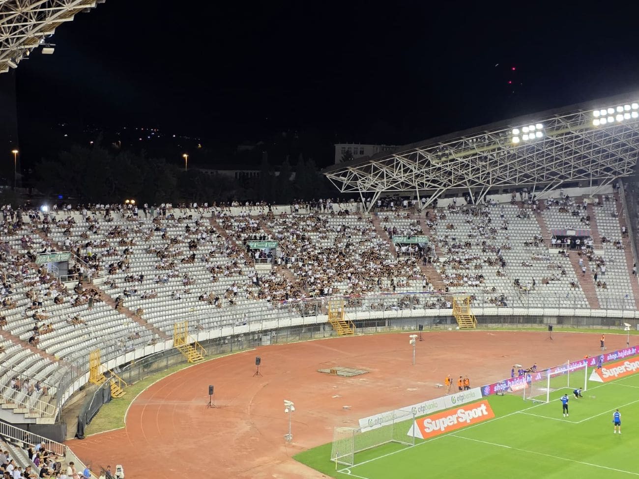 Prizori s Poljuda na kakve nismo navikli: Debakl je Bijele koštao podrške?