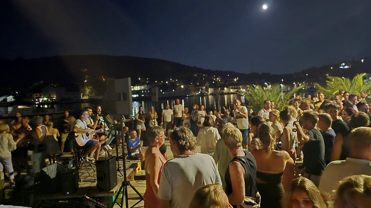 FOTO More, pjesma i ples: Tradicionalna Ribarska fešta na Drveniku Velom