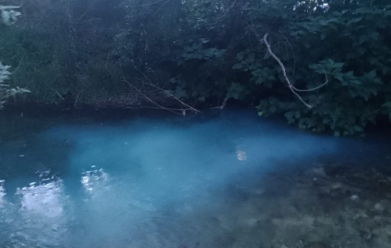 VIDEO Građani u panici zbog bijele tekućine u rijeci Žrnovnici. JUŠO: "Uložit ćemo sve napore da se ovakva situacija više ne ponovi"