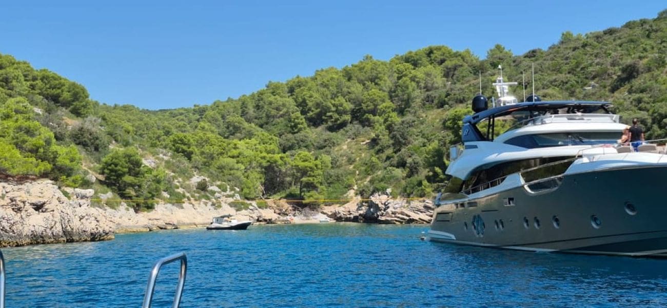 Jahtaši i brodari na Šolti okupirali uvalu: "Nije se moglo prići. Je li ovo legalno?"