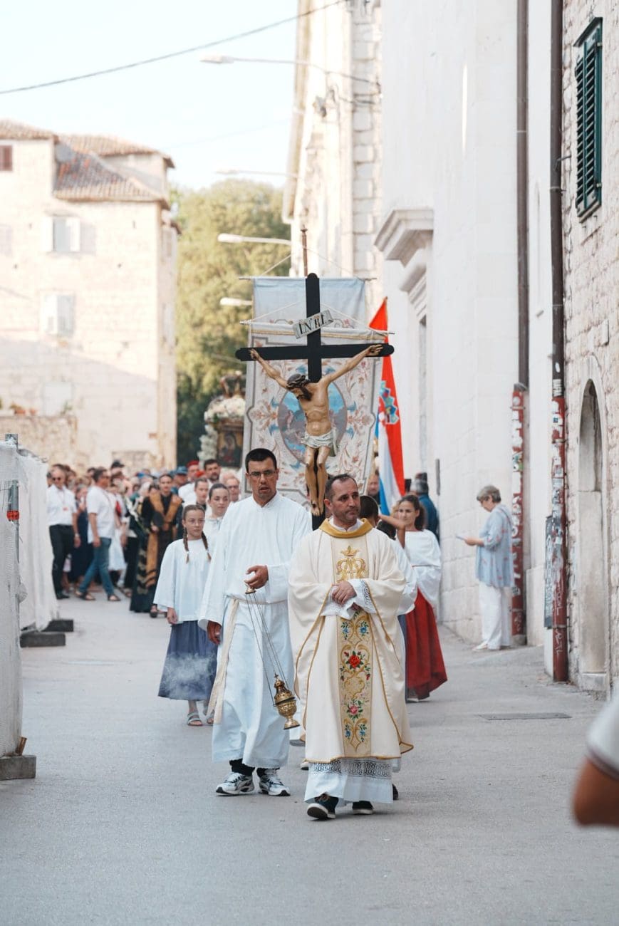 split velika gospa procesija pojisan 1