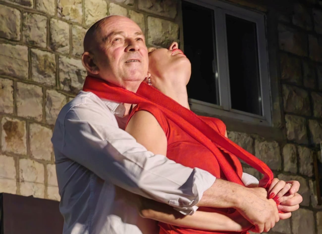 Kazališna komedija "Sve ministrove laži" stiže u Omiš: večer smijeha, intriga i političkih spletki