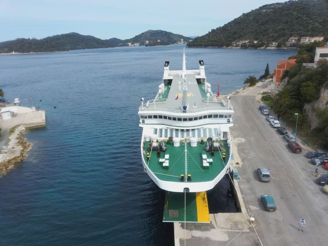 Jadrolinijin kapetan uputio pismo Butkoviću: "Posada nema odmora jer se trajekt pod utjecajem valova stalno valja i udara po obalnim bokobranima"