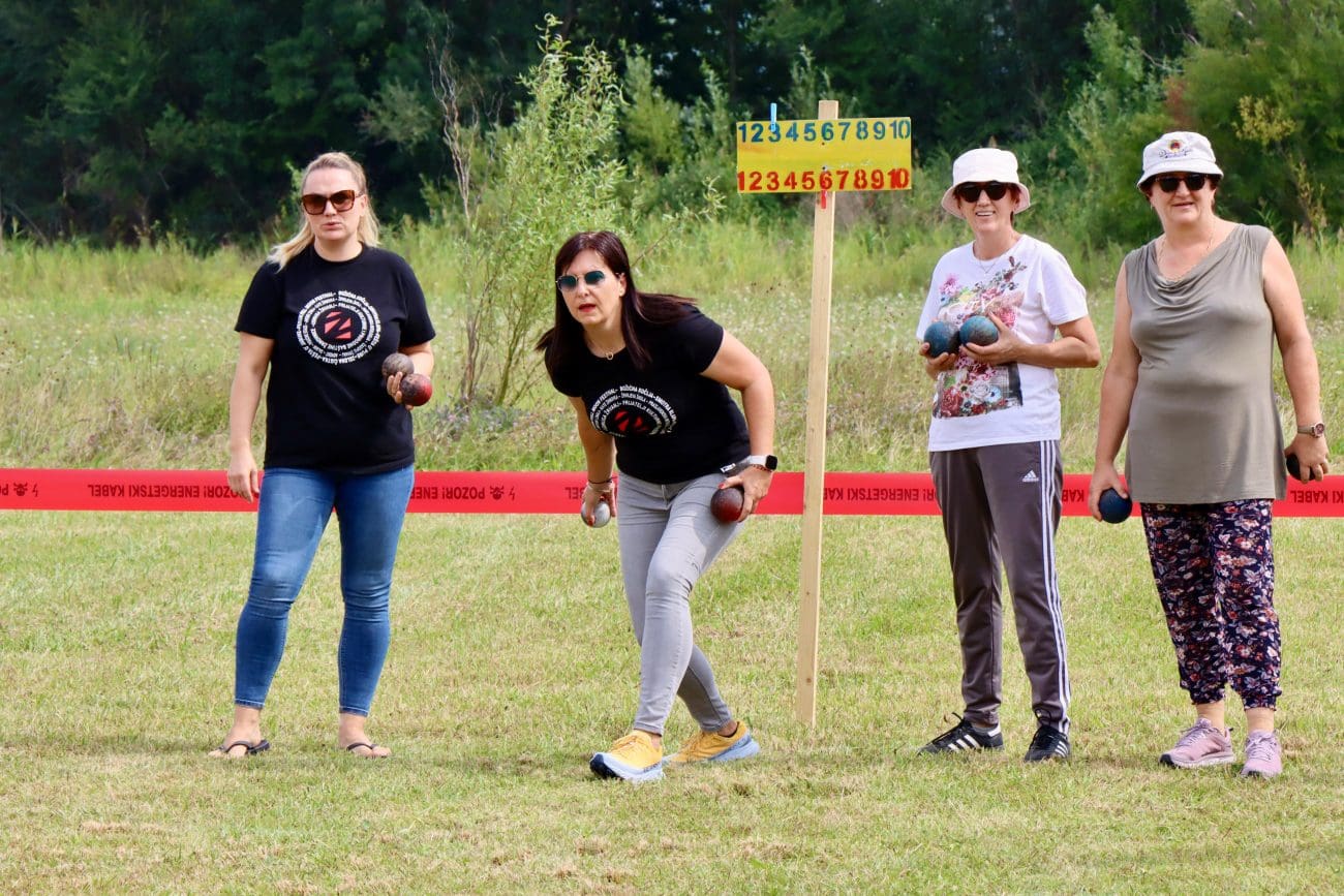 Ženski balotaški spektakl u Dalmatinskoj zagori: Više od 60 timova odazvalo se humanitarnom turniru