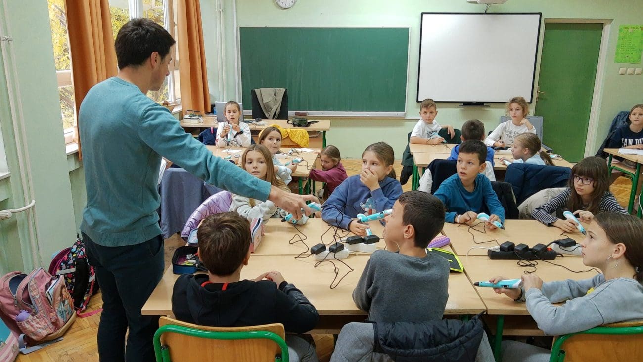 OŠ Kamen-Šine domaćin Festivala tehničke kulture 'Tehnifest 2025.': Više od 250 splitskih učenika sudjeluje na radionicama