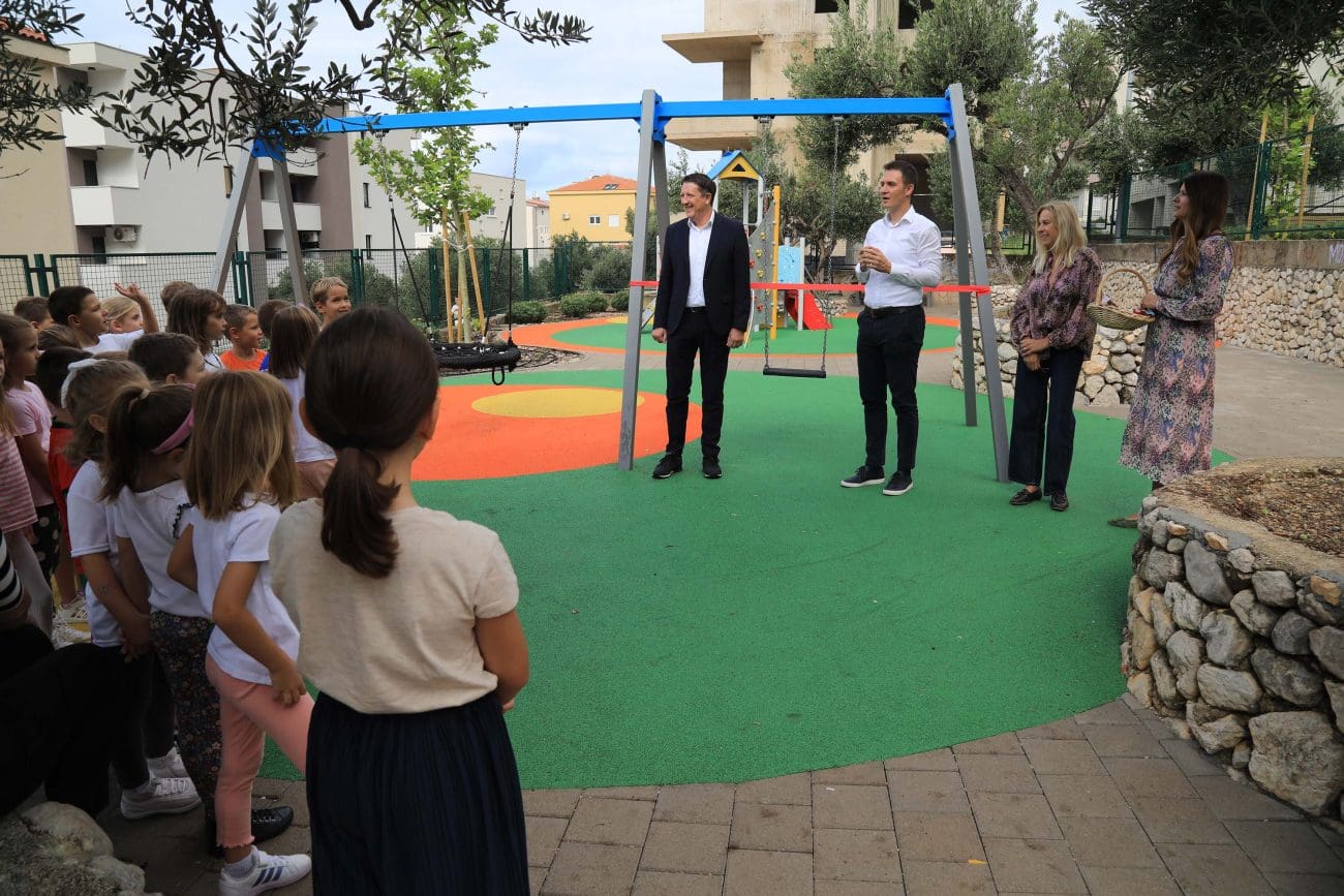 Grad Makarska donacijom Imperial Riviere obnovio dječje igralište na Zelenki