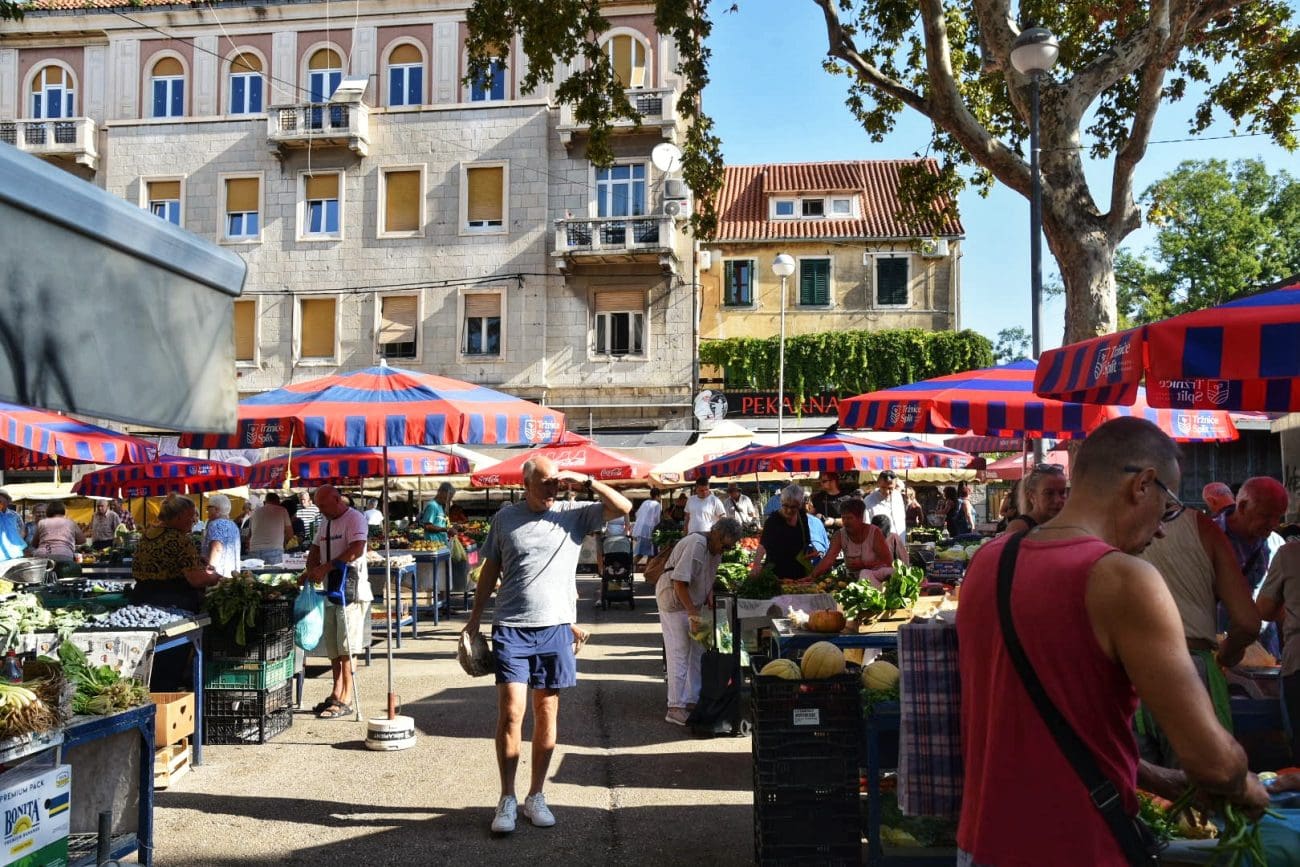 Pazar pun boja i mirisa: Provjerili smo što se nudi i po kojim cijenama