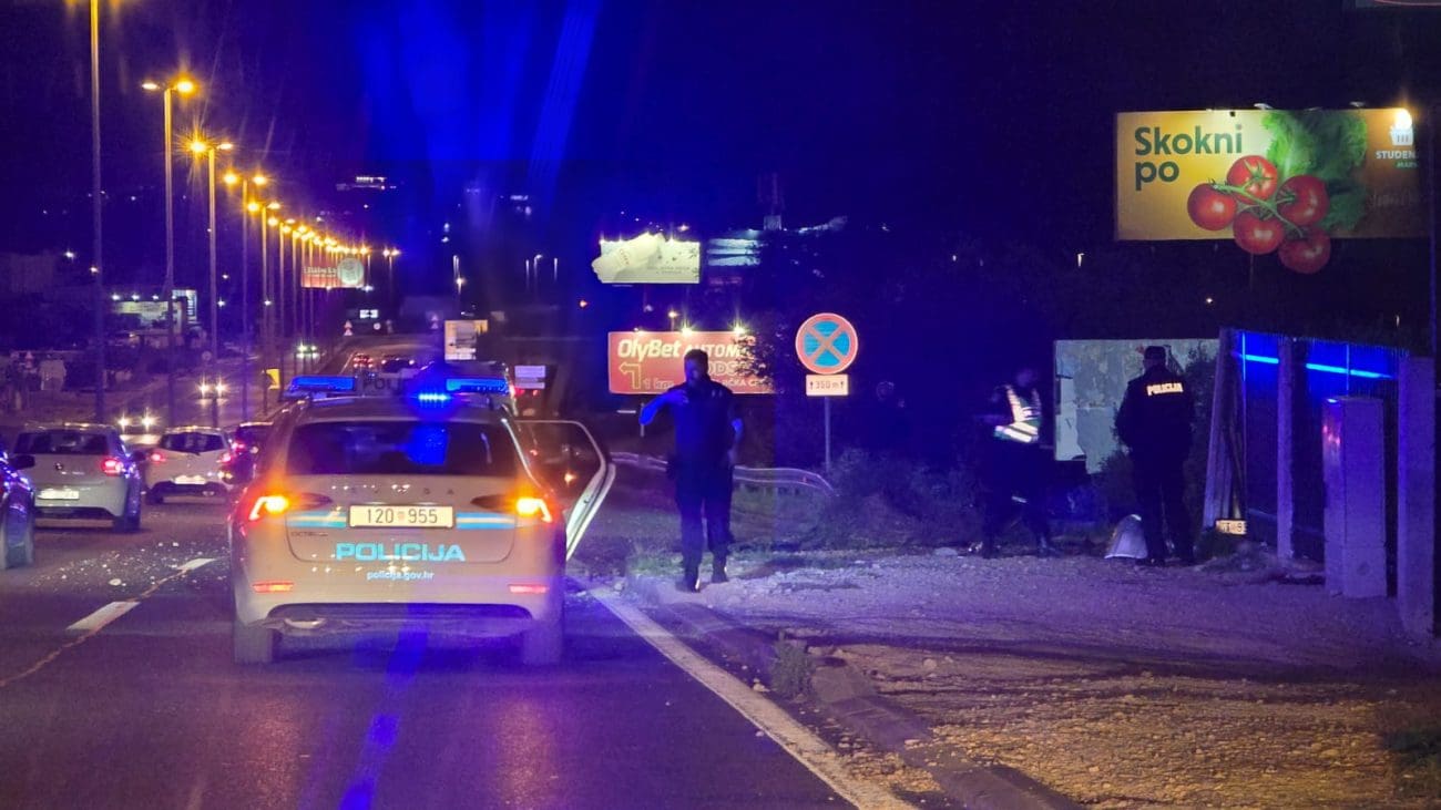 Vozilo sletjelo s ceste na Sirobuji. Na teren izašli policija, hitna i vatrogasci