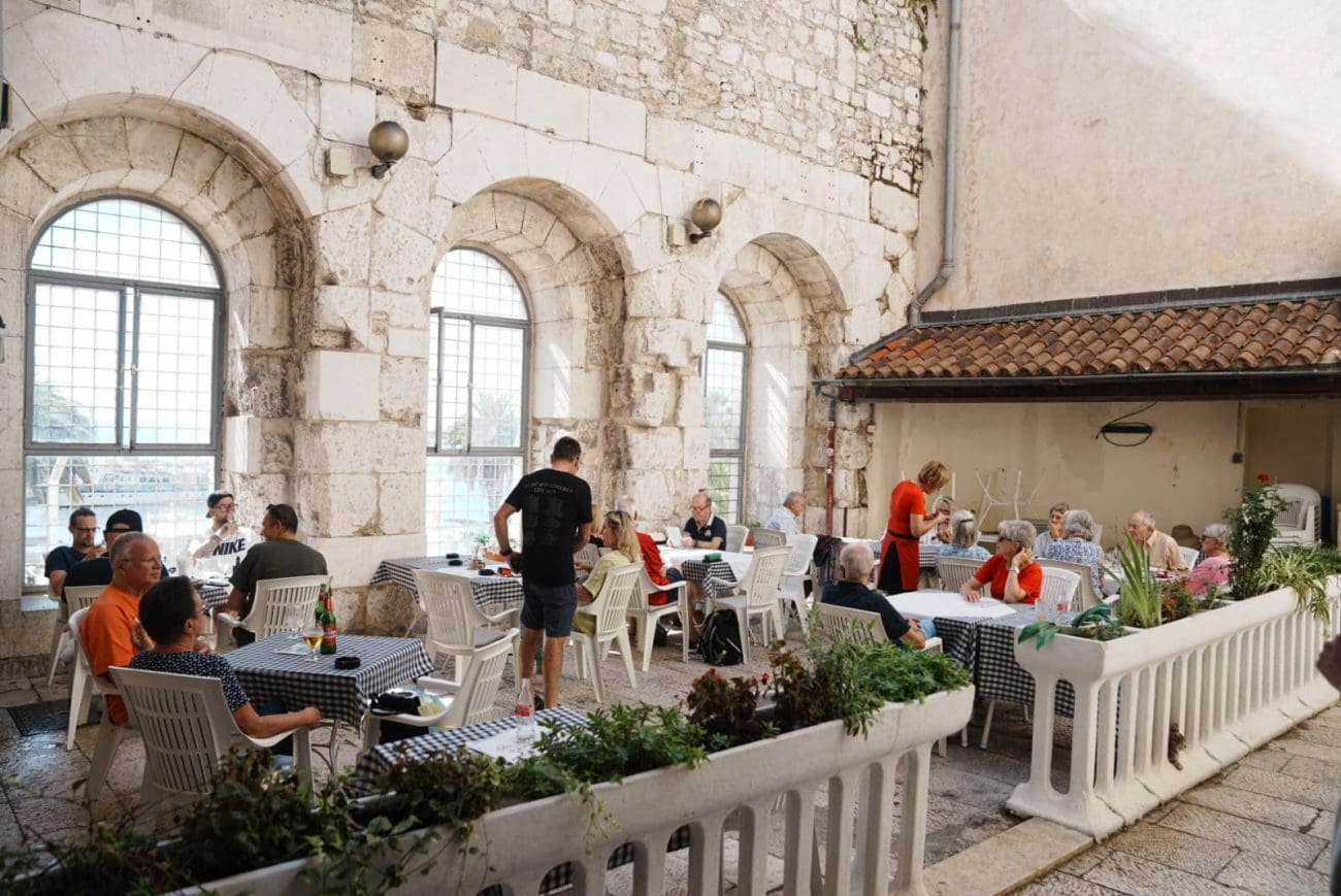 Kraj jedne ere u Splitu! Osmrtica izazvala val emocija: Splićani oplakuju legendarnu zalogajnicu u srcu Dioklecijanove palače