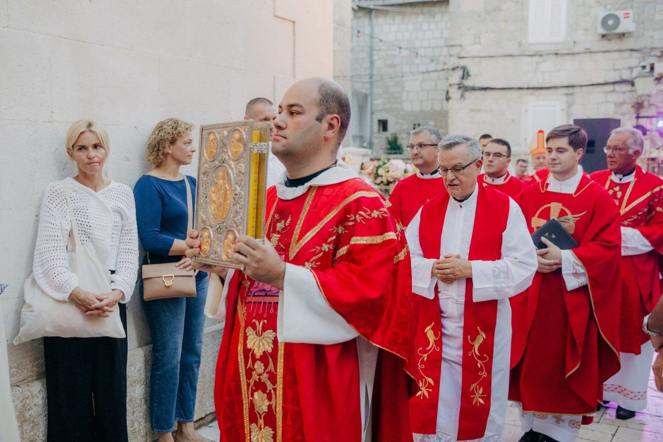 Veli Varoš svečano obilježio 400 godina Župe Svetoga Križa