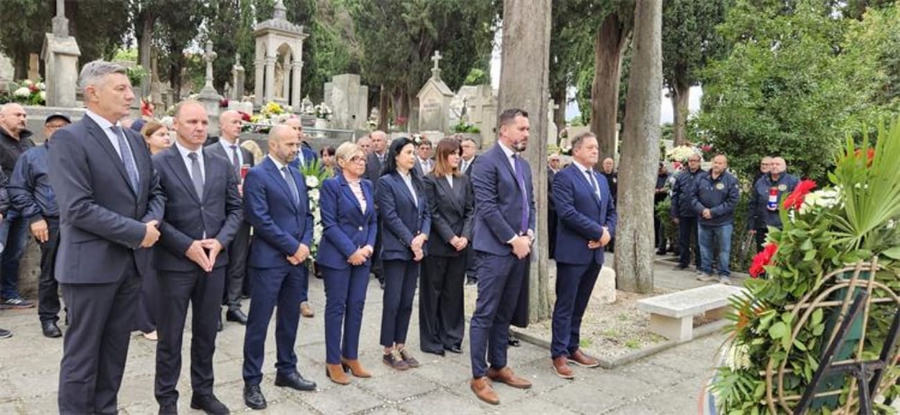 Uoči Dušnog dana i blagdana Svih svetih načelnik Pavličević položio vijenac i zapalio svijeću za sve poginule branitelje i civile u Domovinskom ratu