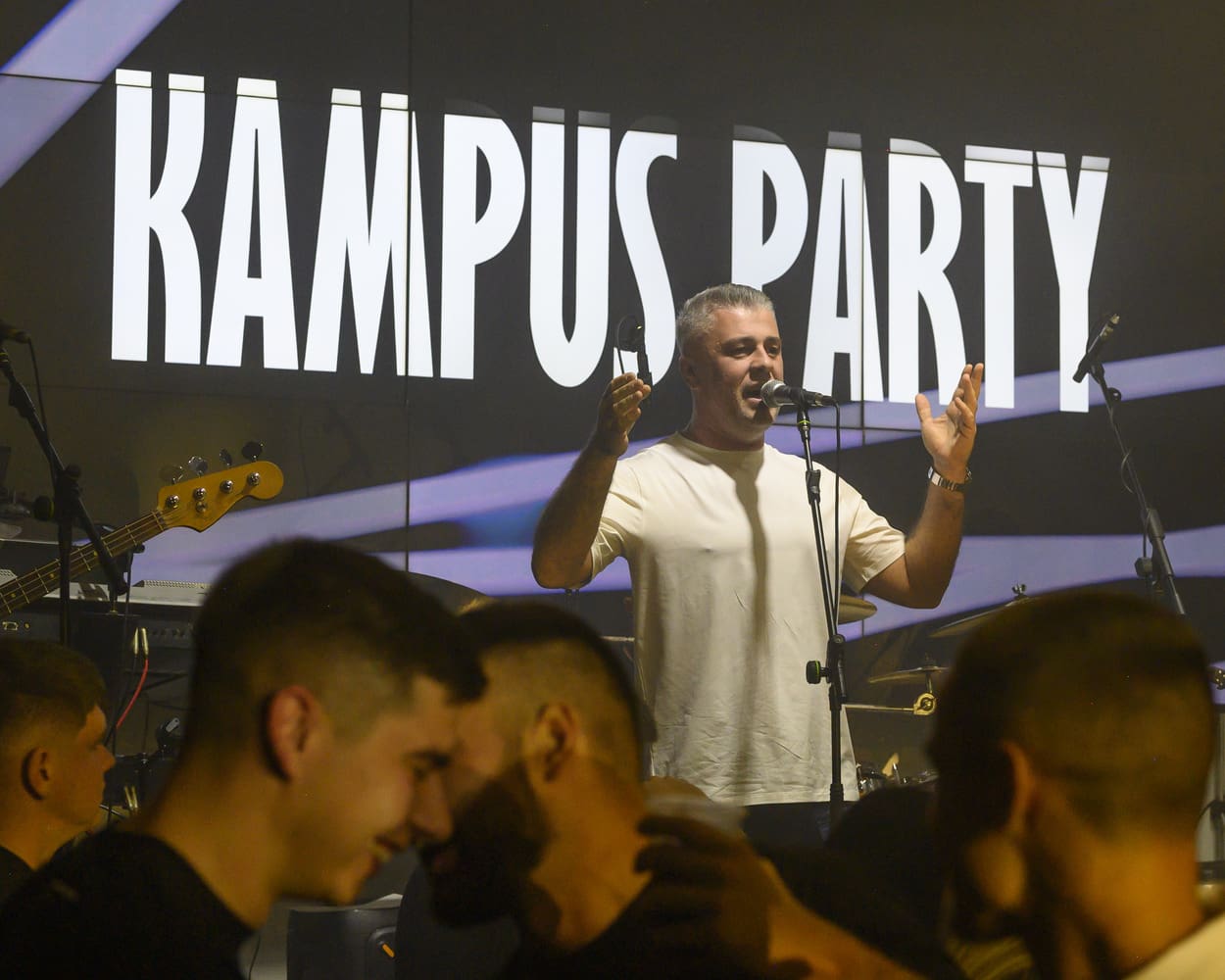 Stotine čekale na ulaz: Josip Ivančić energičnim nastupom bacio splitske studente u domoljubni trans