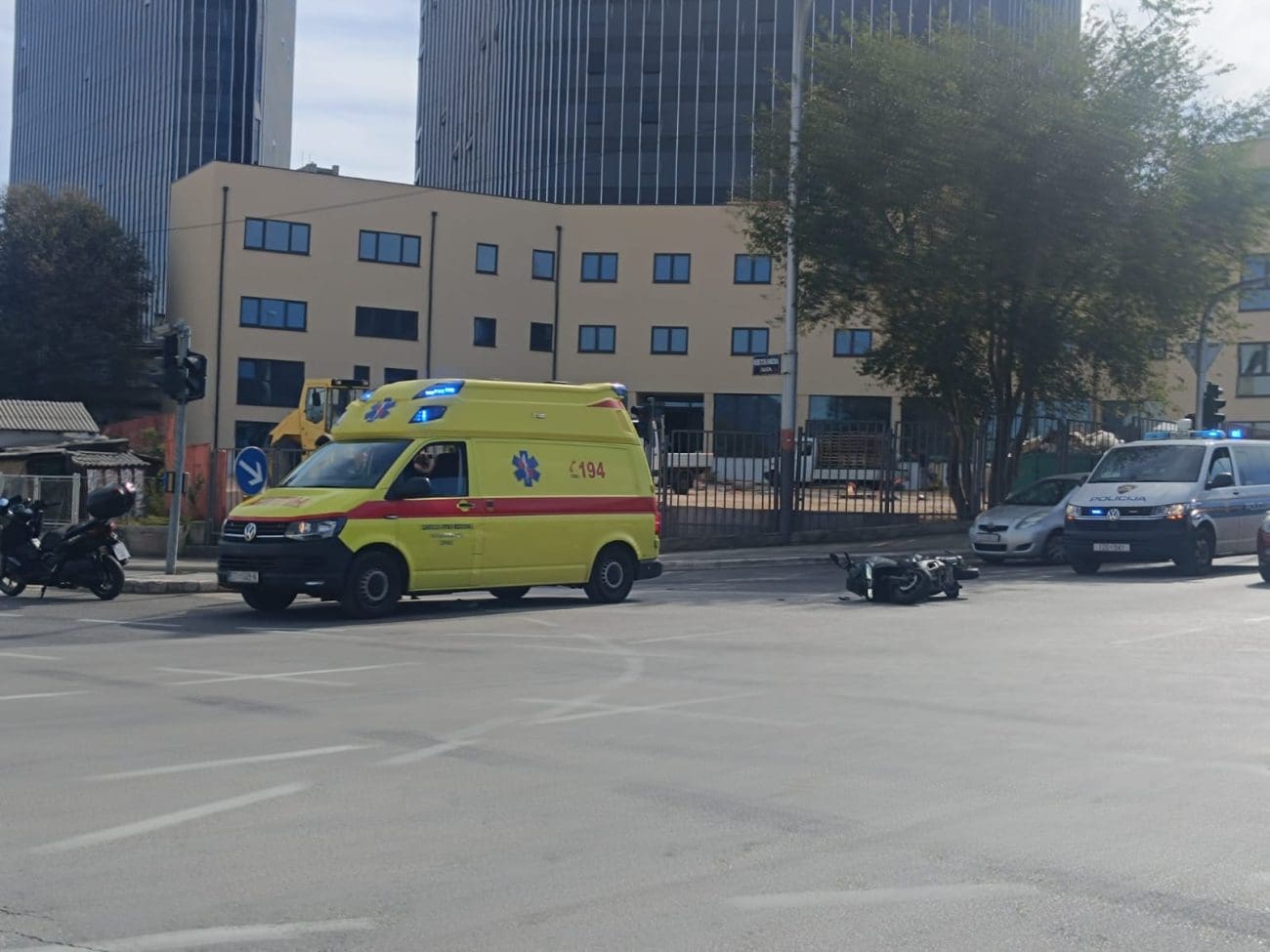 Teška nesreća kod Jokera, dvije osobe prevezene u bolnicu