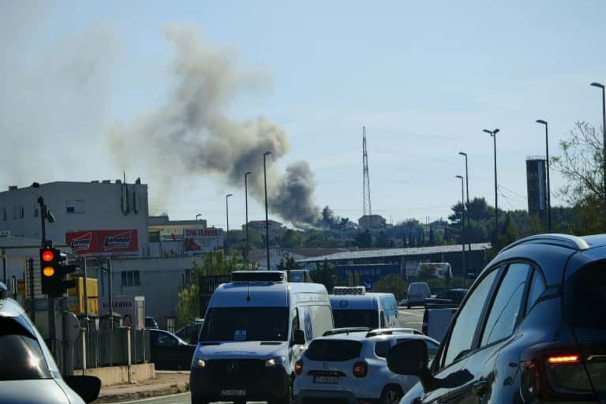 Gusti crni dim iznad Splita. Kontaktirali smo vatrogasce