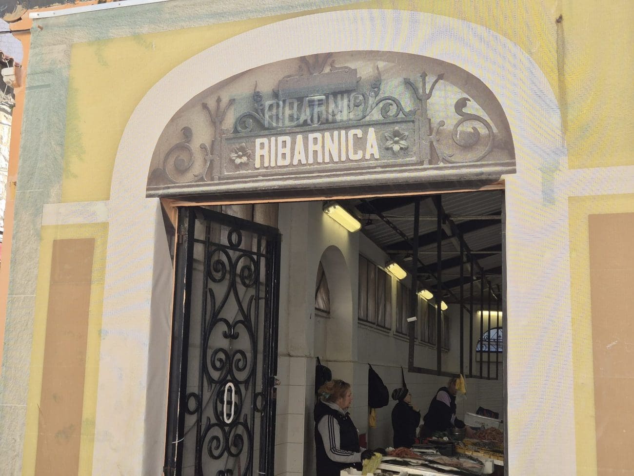 Četvrtak na splitskoj Peškariji započeo je dolaskom nepozvanog gosta, mamio poglede svih okupljenih... A evo i današnje ponude...