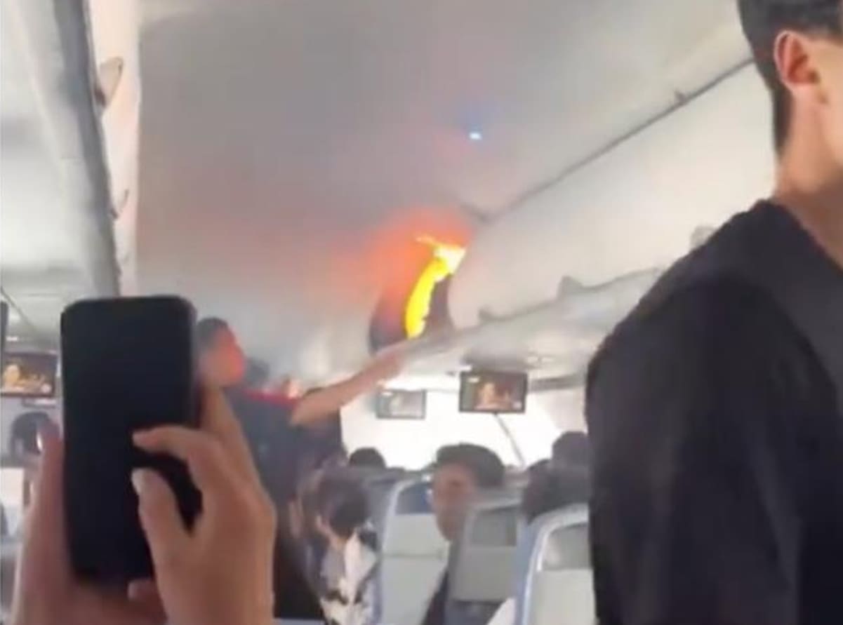 VIDEO Drama na visini od 10.000 metara: Izbio požar prtljage u zrakoplovu, zna se i 'krivac'