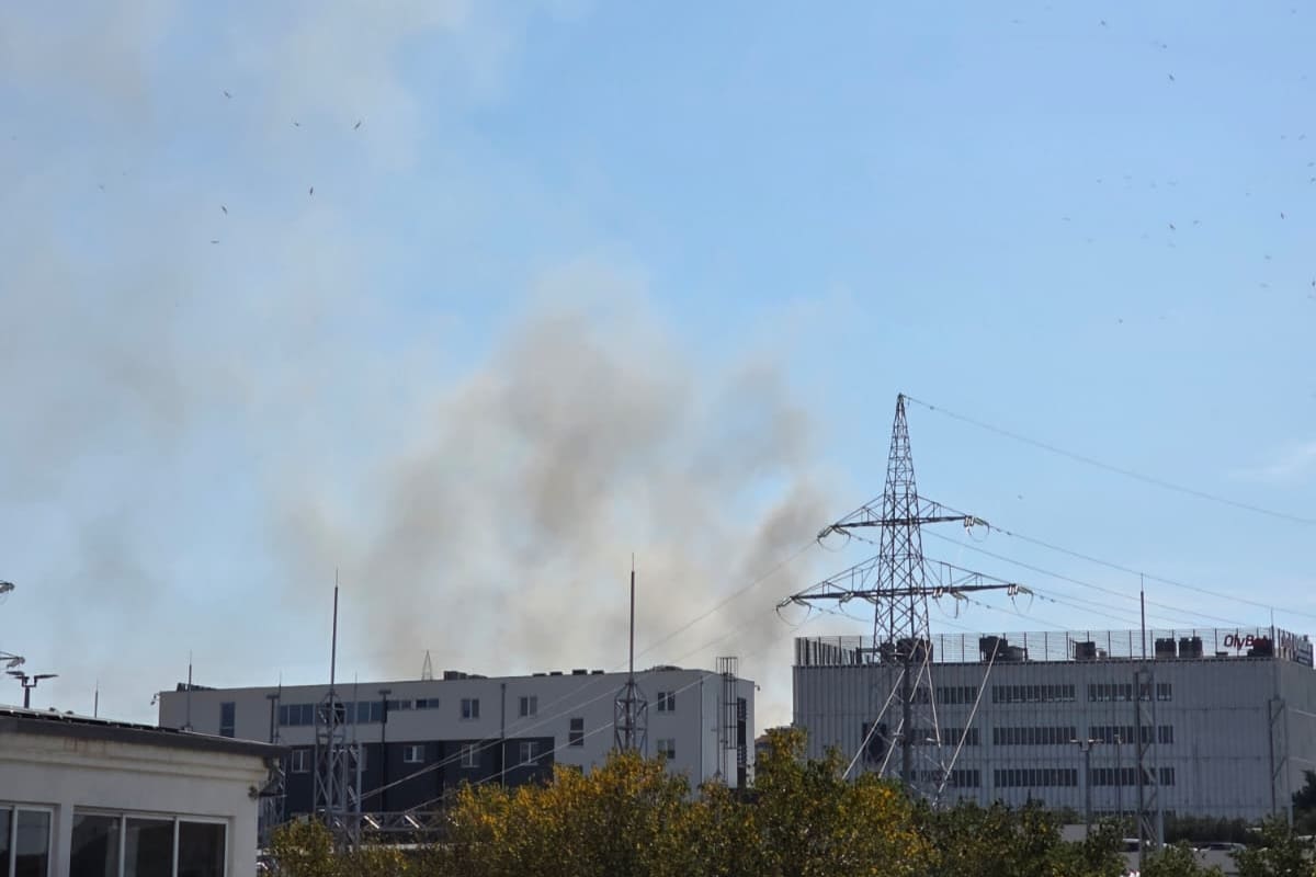 Vatrogasci saniraju veliki požar skladišta paleta na Karepovcu!