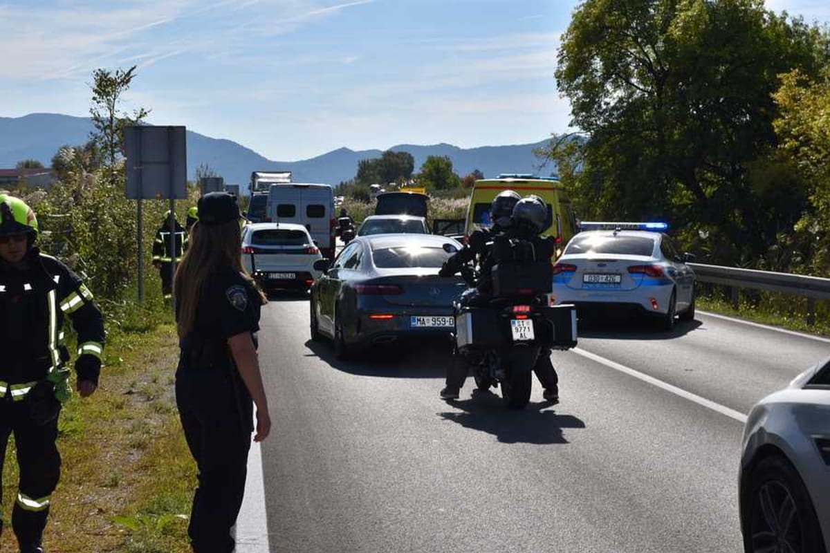Krš i lom na Jadranskoj magistrali: Sudarili se BMW i Mercedes, dojurile sve žurne službe
