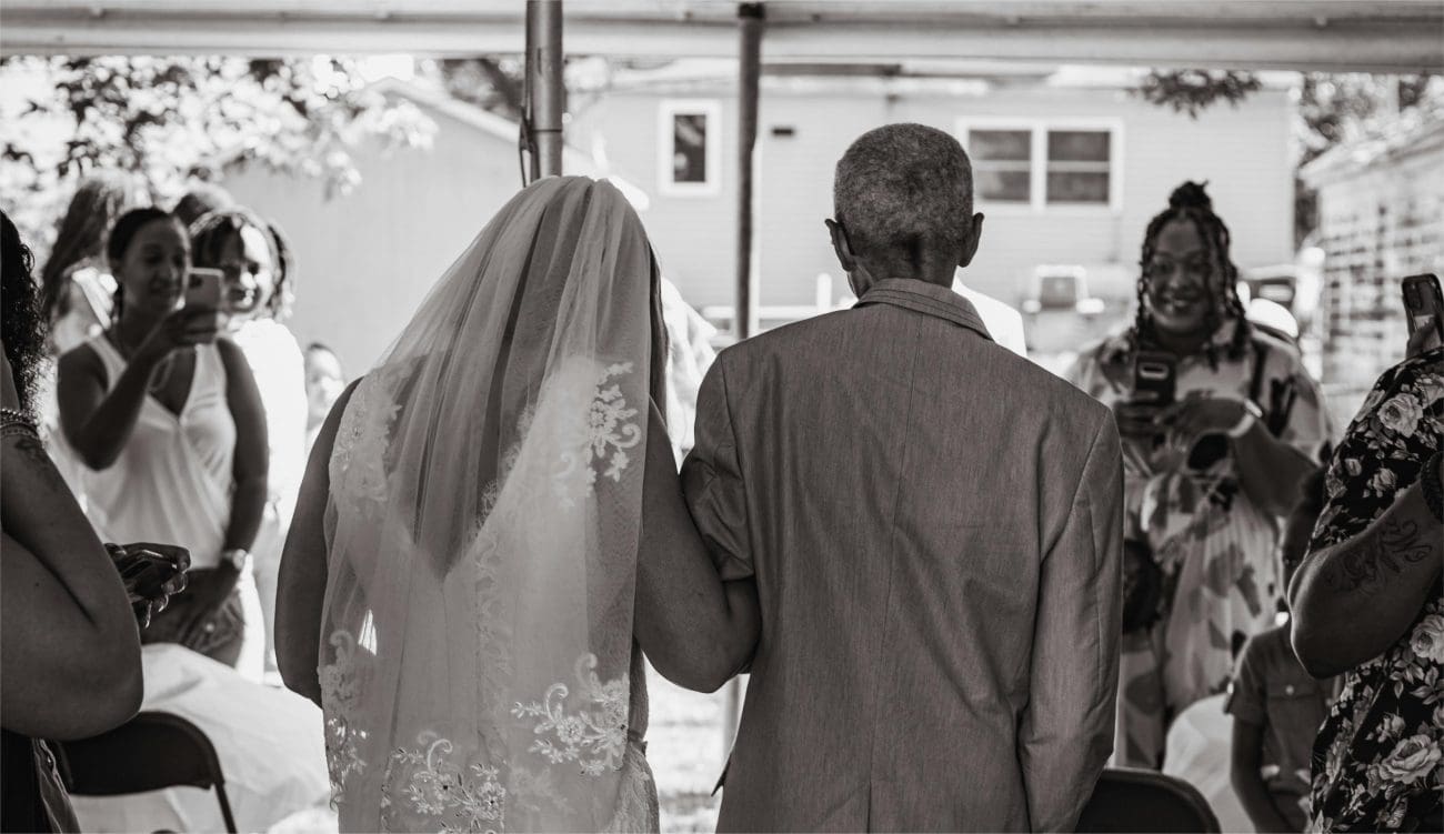 Dubrovčanki svećenik uskratio da je otac dovede do oltara: "Pitao me: 'Kako bi to izgledalo da ti stojiš na oltaru, a njega mama dovodi?'"