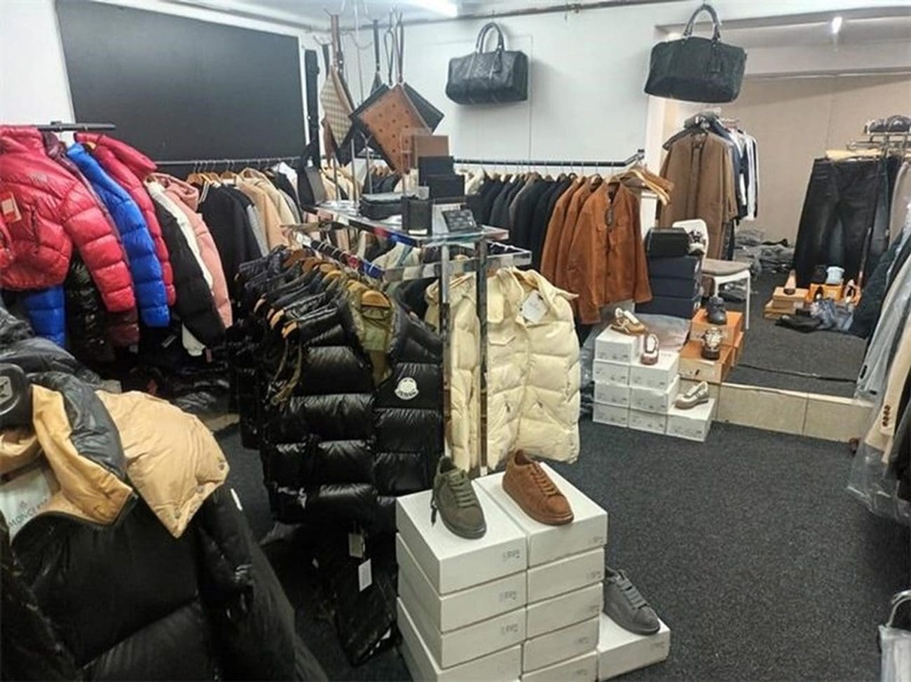 U Zagrebu otkriven ilegalni butik s krivotvorenom robom