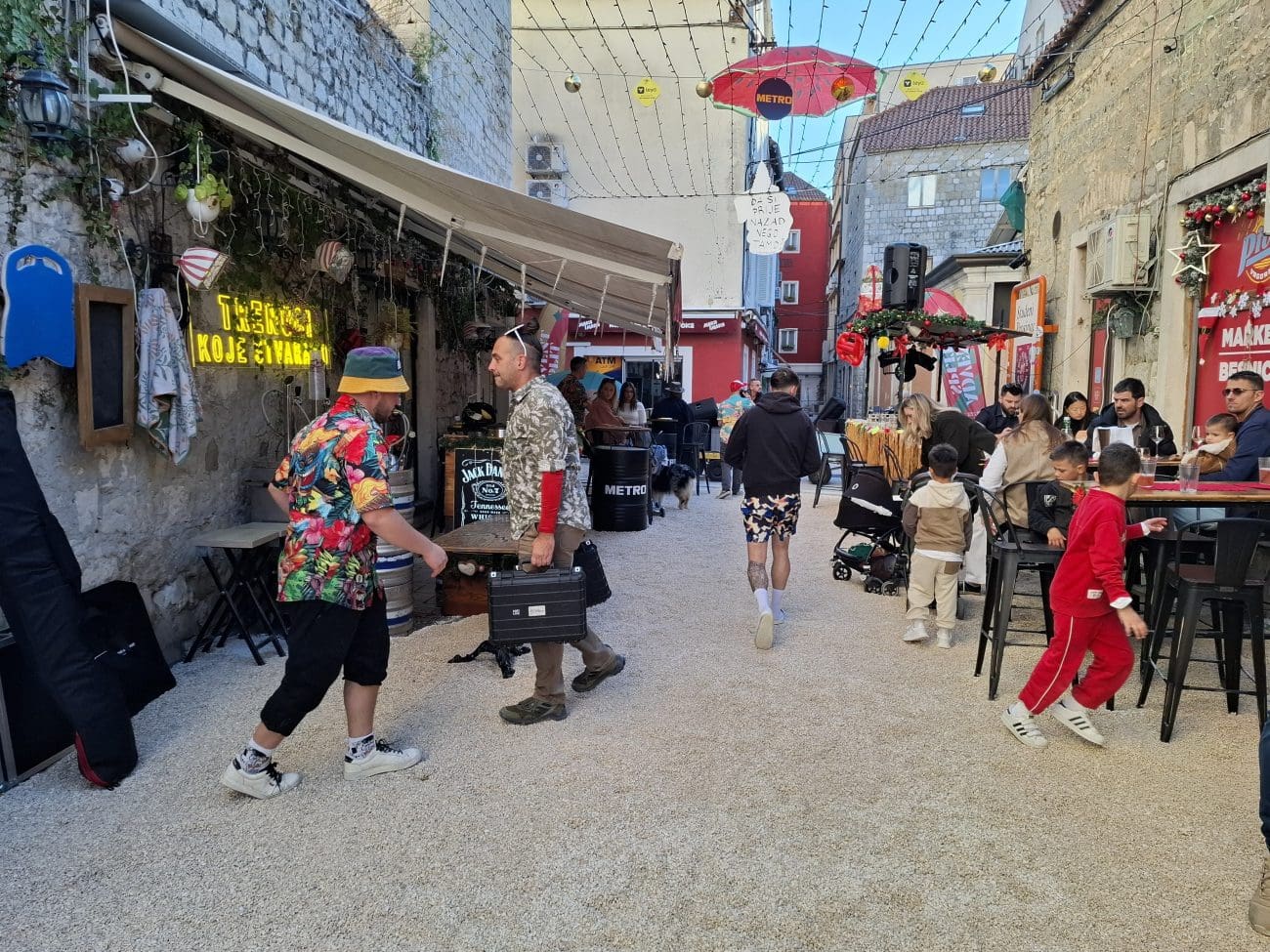 BEACH PARTY Tko je ovo očekivao? Ulica u centru Splita pretvorena u plažu