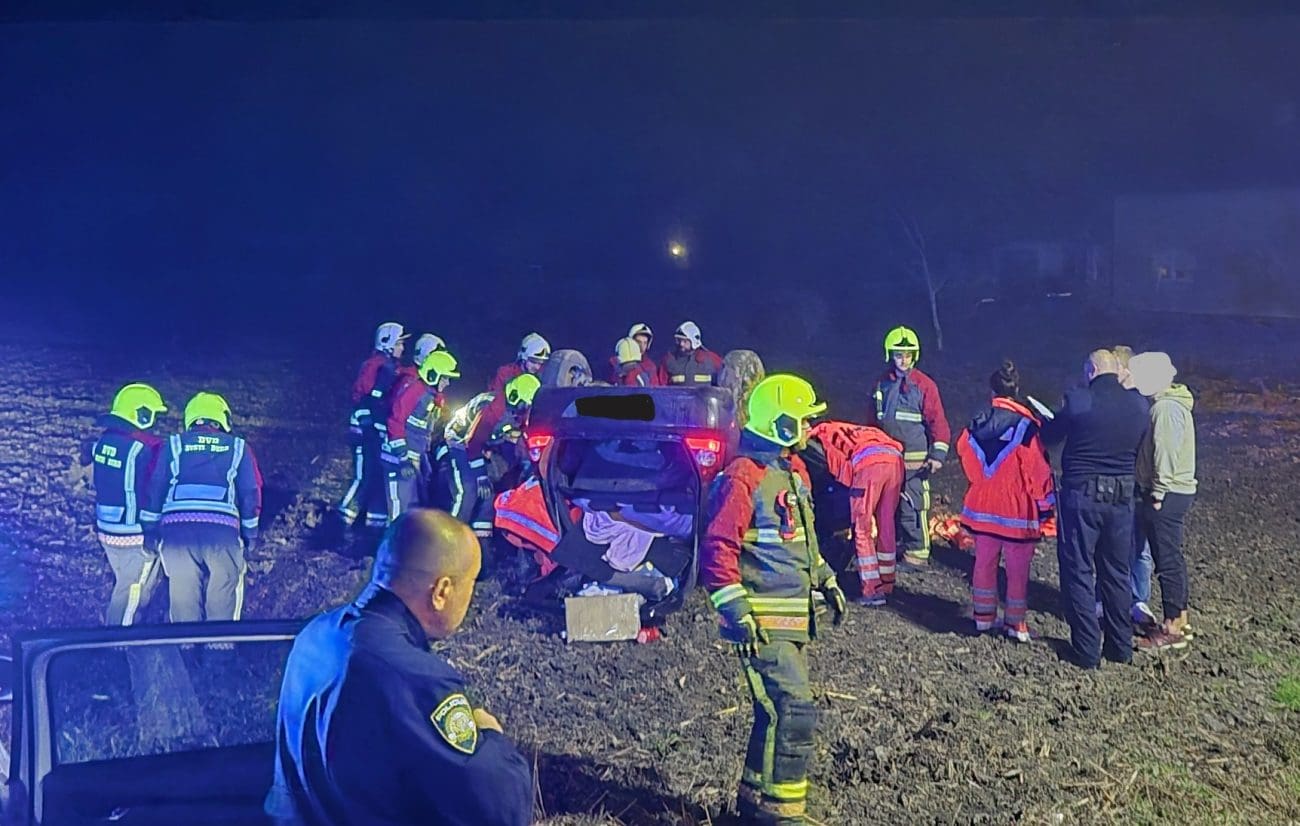 Četiri osobe ozlijeđene u nesreći, vatrogasci ih izvlačili iz smrskanog vozila