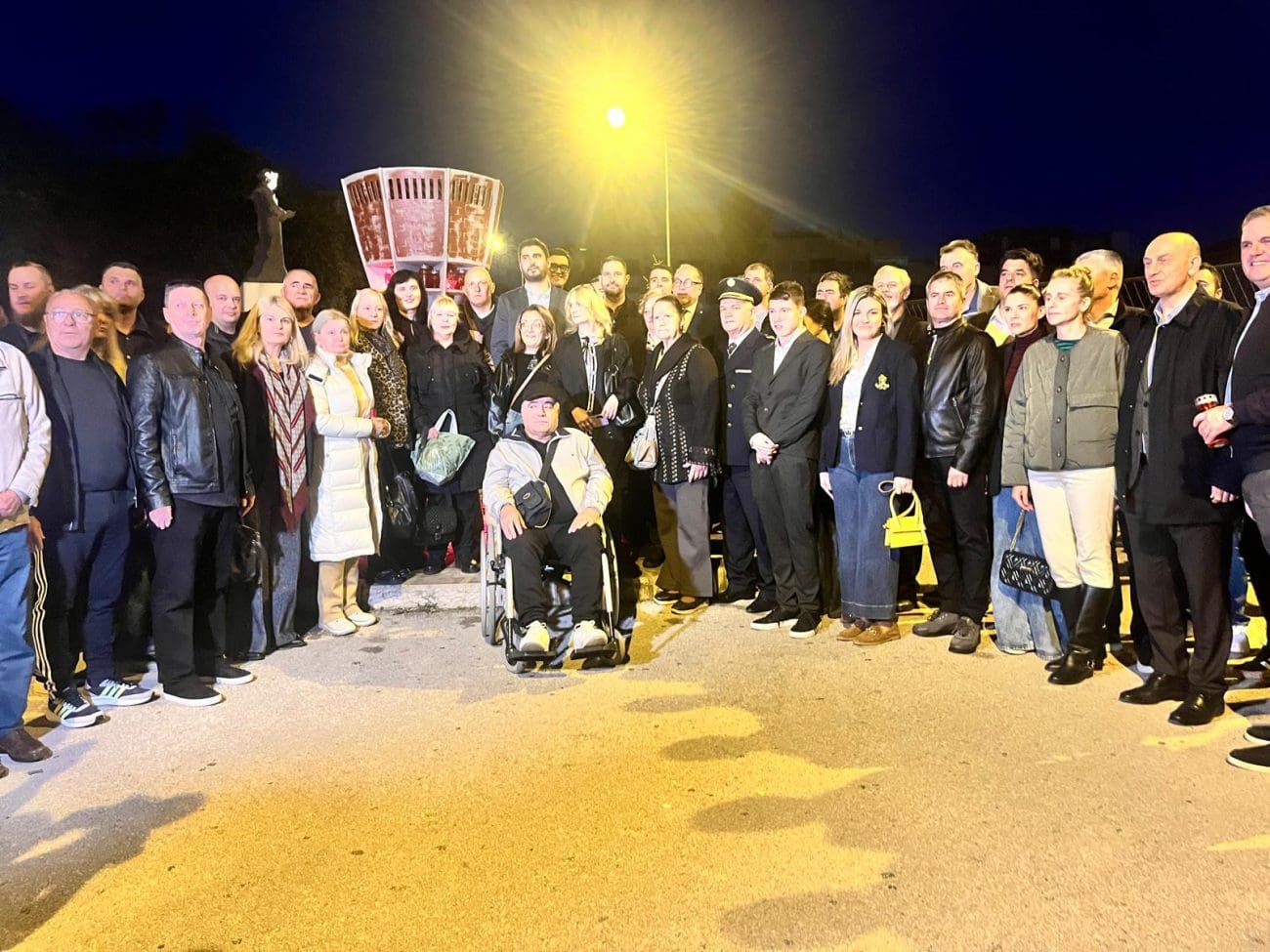 U Splitu zapaljene svijeće ispred makete vodotornja u Vukovarskoj: "Važno je da sjećanje prenosimo na mlade, a ovdje je dokaz tome"