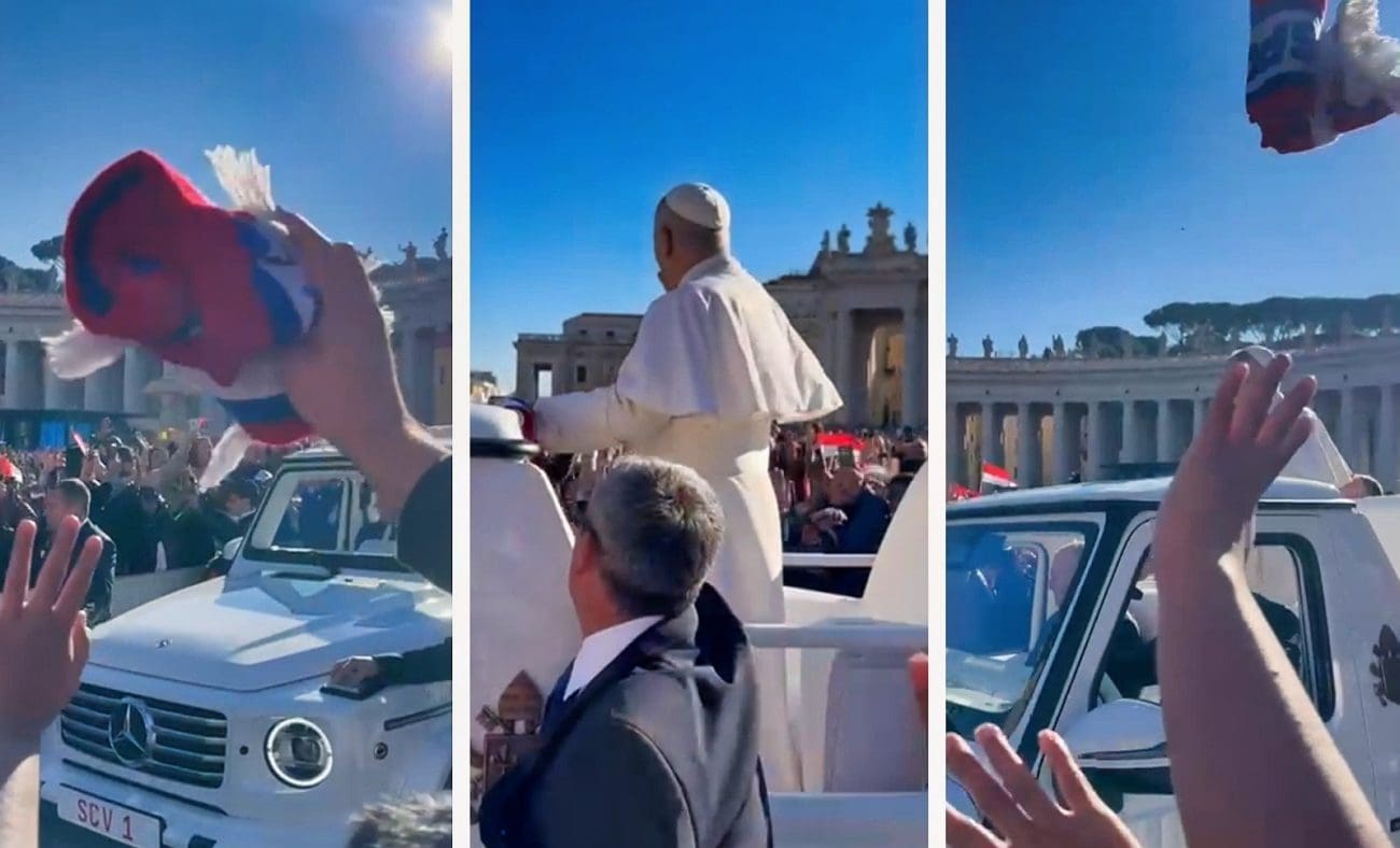 Dalmatinac papi u vozilo ubacio Hajdukov šal. Sveti otac je na tren zastao