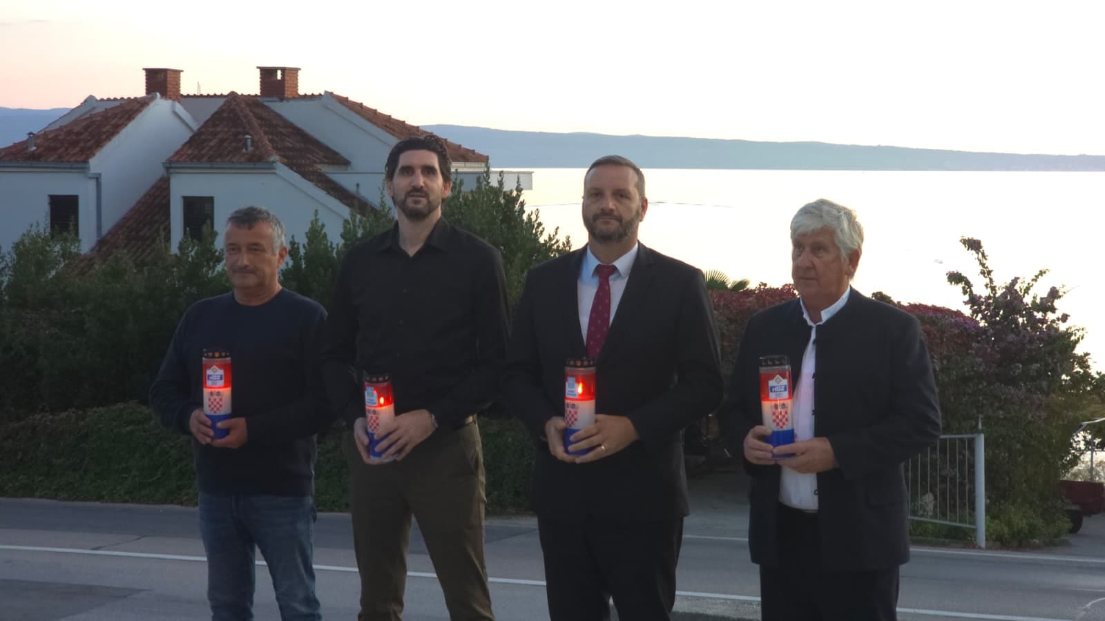 U Podstrani služena misa povodom blagdana Svih svetih: Položen vijenac i zapaljene svijeće za pokojne