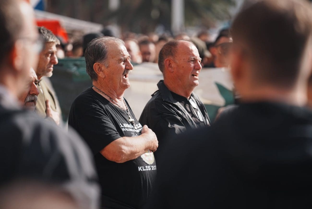 Pročitani zahtjevi na Rivi: “Tražimo trenutno ukidanje pritvora svim uhićenima”