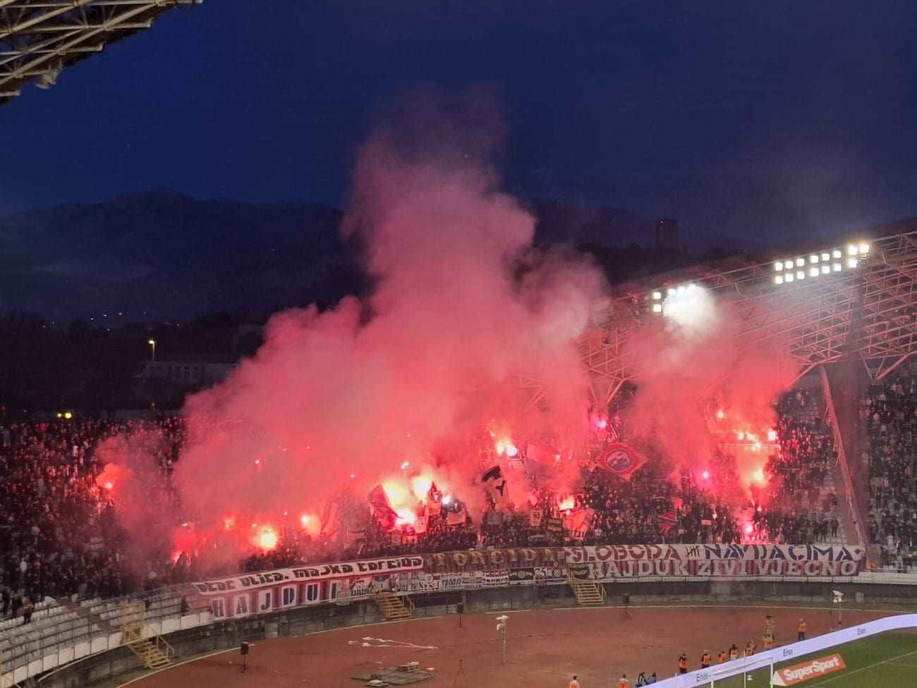 GORI SVE Ogromna bakljada na Poljudu